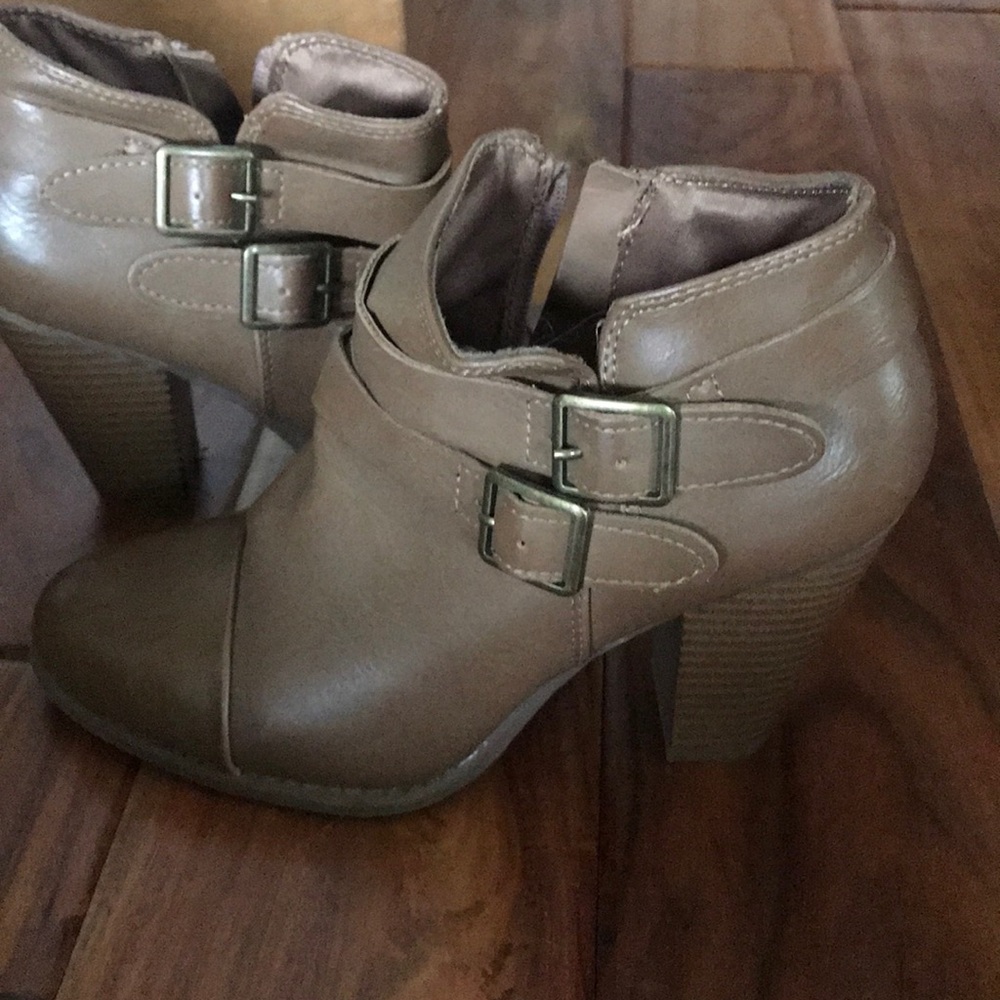 Lauren conrad tan booties